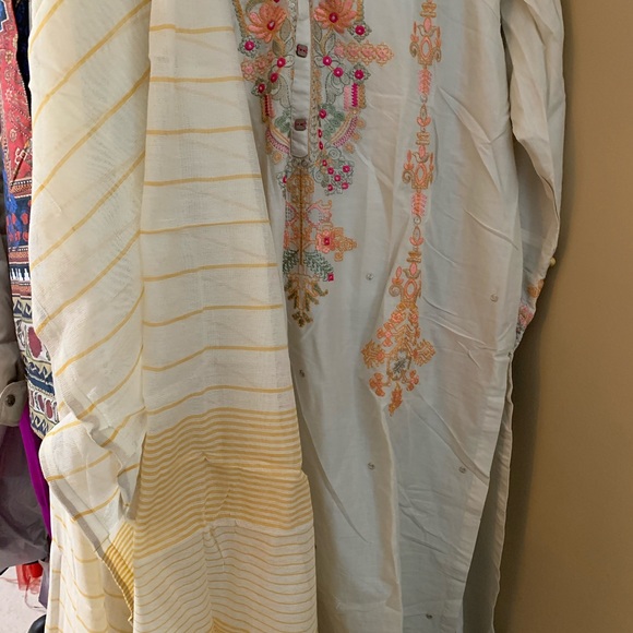 Limelight embroidered cotton Pakistani suit - Picture 2 of 8